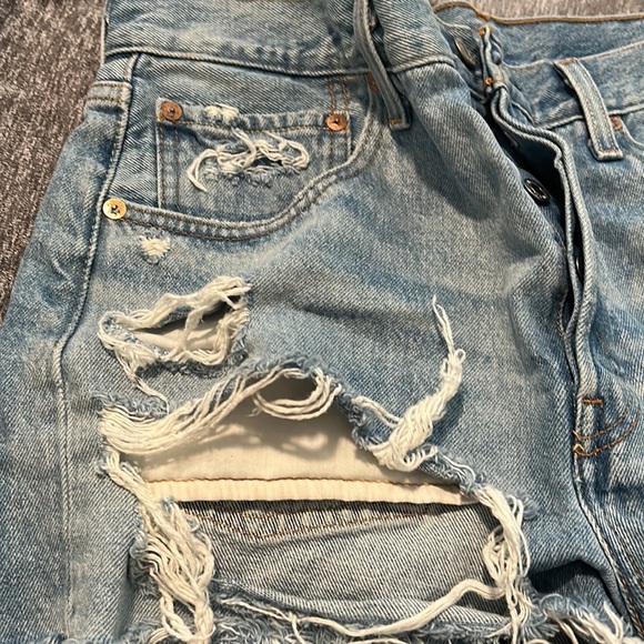 Funny tattered Levi shorts - Picture 2 of 8